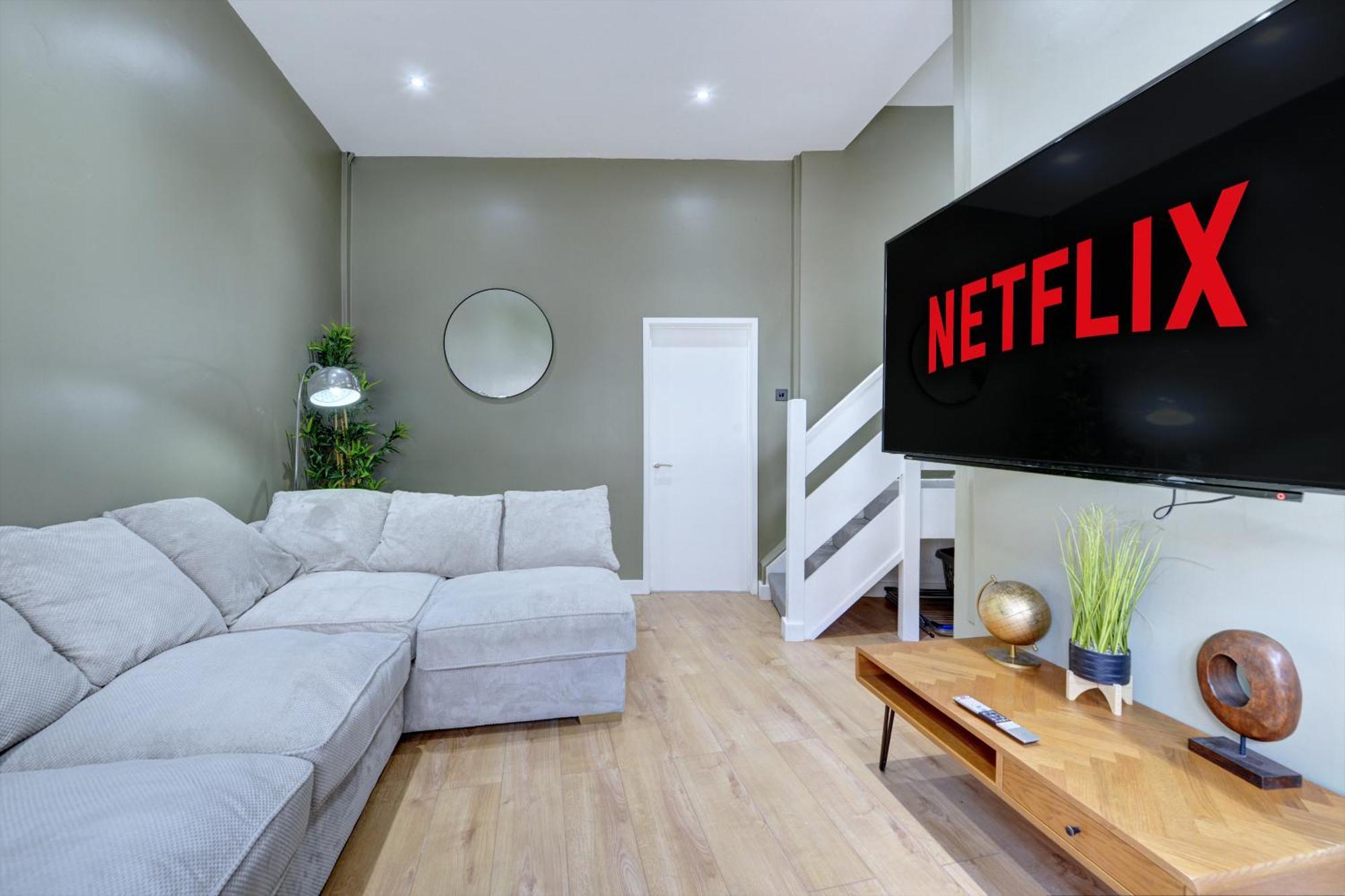 4 Bedrooms Homely House With Garden- Sleeps 9 Comfortably With 6 Comfortable Beds, Free Street Parking, Business Travellers, Contractors, & Holiday-Goers, Coventry, Near All Major Transport Links In Coventry And Motorway Exteriör bild