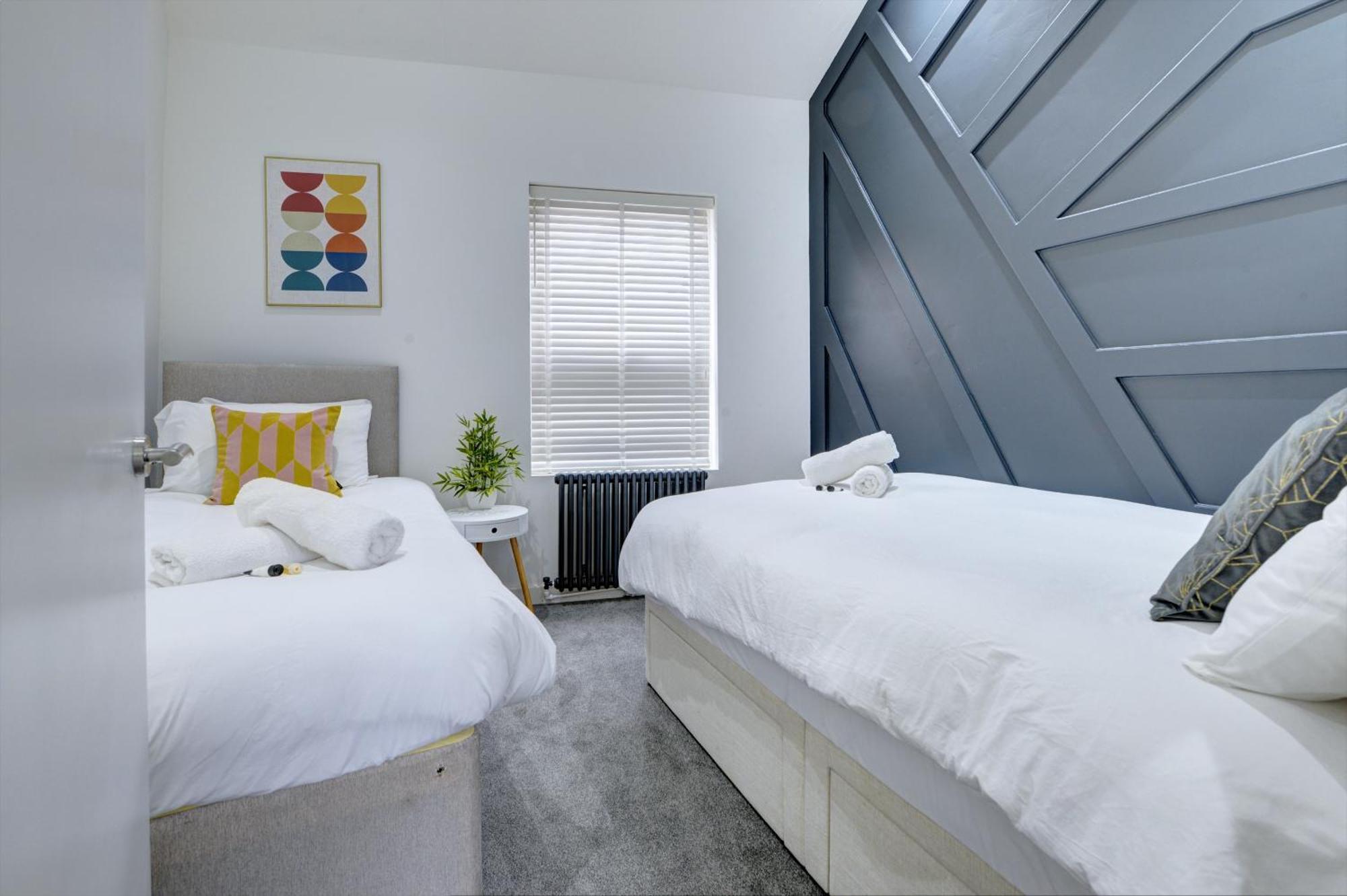 4 Bedrooms Homely House With Garden- Sleeps 9 Comfortably With 6 Comfortable Beds, Free Street Parking, Business Travellers, Contractors, & Holiday-Goers, Coventry, Near All Major Transport Links In Coventry And Motorway Exteriör bild