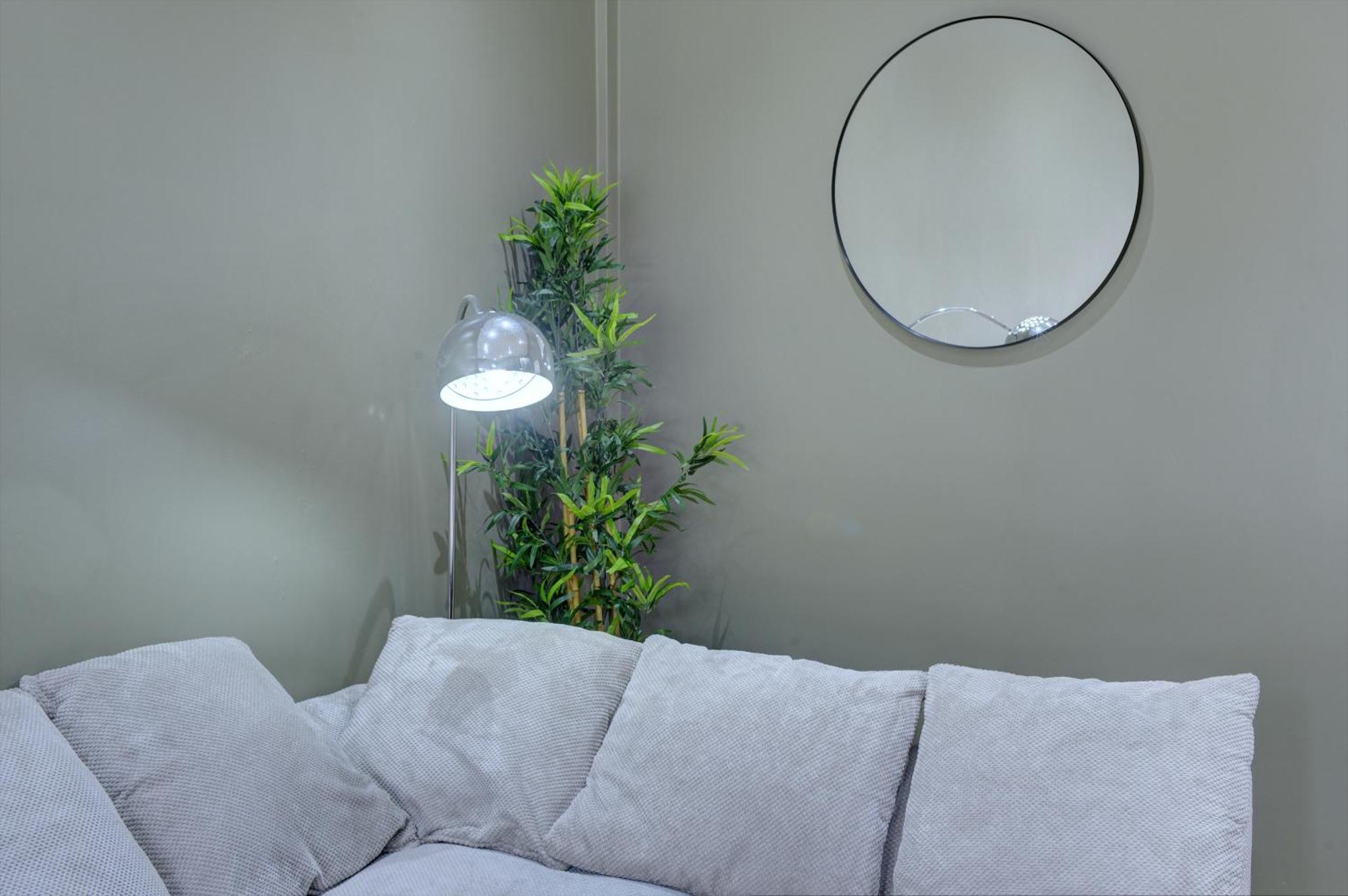 4 Bedrooms Homely House With Garden- Sleeps 9 Comfortably With 6 Comfortable Beds, Free Street Parking, Business Travellers, Contractors, & Holiday-Goers, Coventry, Near All Major Transport Links In Coventry And Motorway Exteriör bild