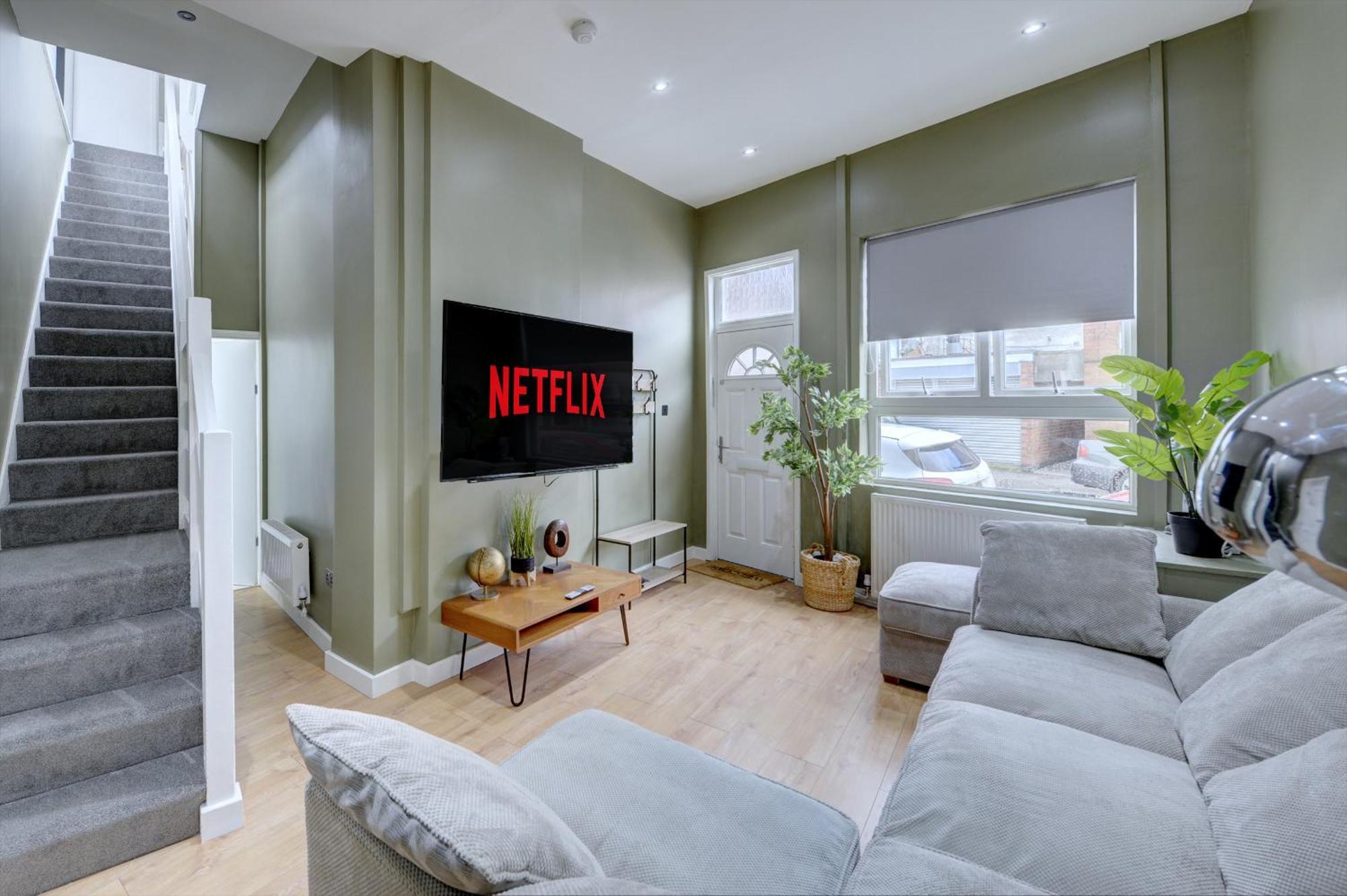 4 Bedrooms Homely House With Garden- Sleeps 9 Comfortably With 6 Comfortable Beds, Free Street Parking, Business Travellers, Contractors, & Holiday-Goers, Coventry, Near All Major Transport Links In Coventry And Motorway Exteriör bild